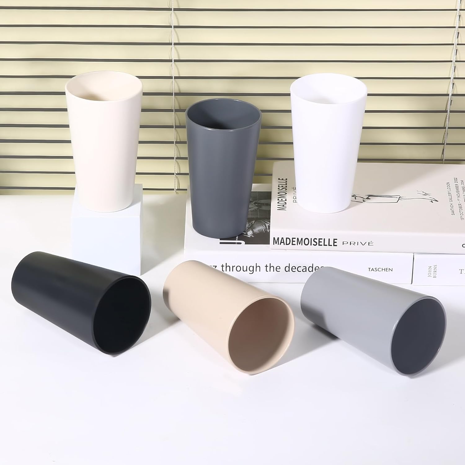 24 Pcs 20 Oz Reusable Plastic Cups Set