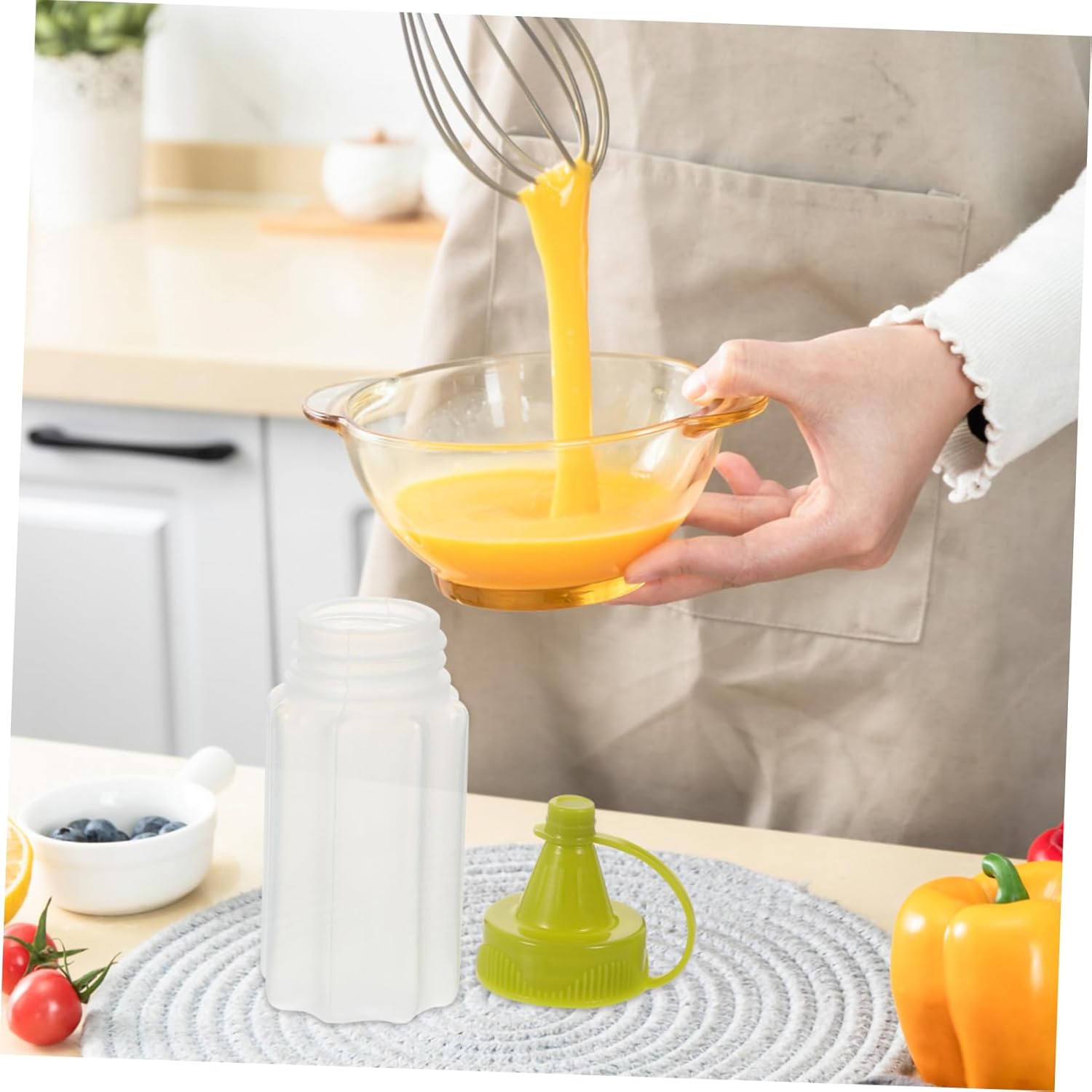Villful 4-Pack Speedy Squeeze Bottles for Ketchup Salad Dressing More